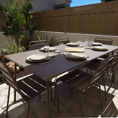A Piaghja En Corse : Petite En Bord De Mer A 100 Metres De La Plage Hébergement de vacances