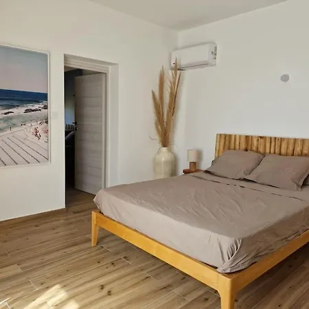 A Piaghja En Corse : Petite En Bord De Mer A 100 Metres De La Plage Borgo (Corsica)