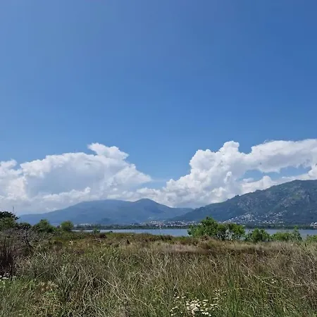 A Piaghja En Corse : Petite En Bord De Mer A 100 Metres De La Plage *
