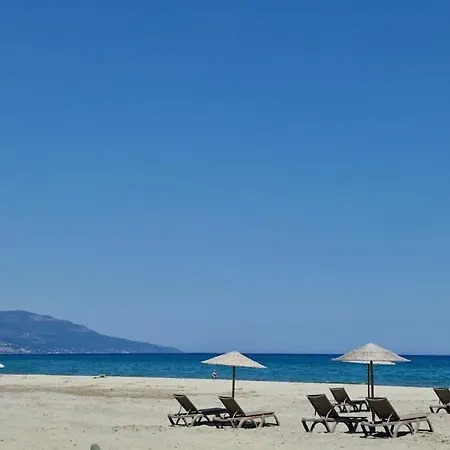 A Piaghja En Corse : Petite En Bord De Mer A 100 Metres De La Plage Hébergement de vacances