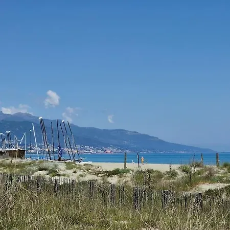 Casa de Férias A Piaghja En Corse : Petite En Bord De Mer A 100 Metres De La Plage Borgo (Corsica)